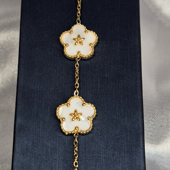 Plum Blossom Five Leaf Flower Fritillaria Double-Sided Adjustable Bracelet. - Picture 7 of 8